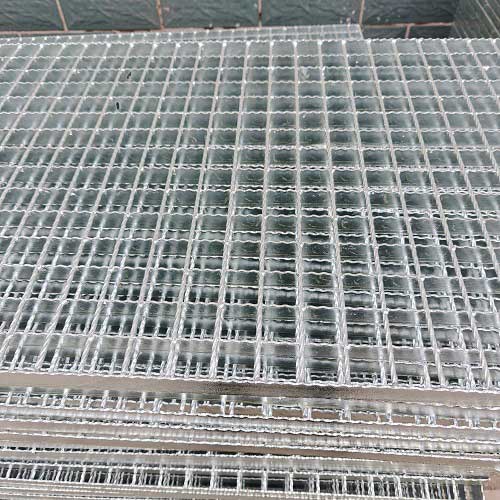 G455/40/50W鋼格板鋼格柵板的質(zhì)量檢測(cè)與性能評(píng)估：確保安全與效率