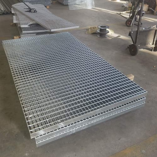 鋼格板表面處理方式對比：噴漆、鍍鋅、不銹鋼哪種更耐用？