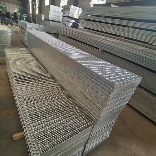 高空作業(yè)平臺(tái)專用鋼格板：安全承重設(shè)計(jì)全解析！