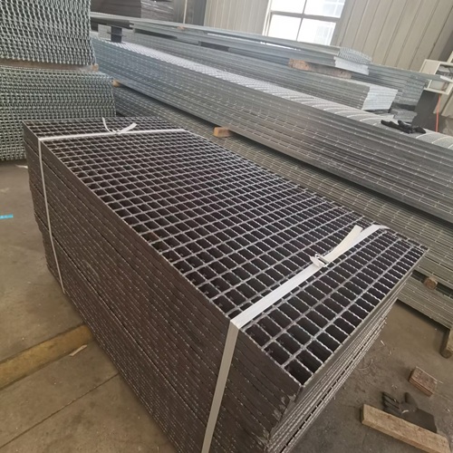 污水處理廠鋼格柵怎么選？耐腐蝕方案全解析