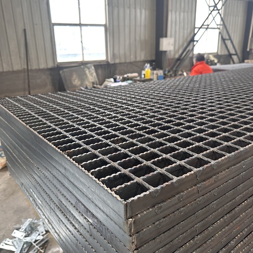 鋼格柵板在數據中心冷熱通道管理中的作用