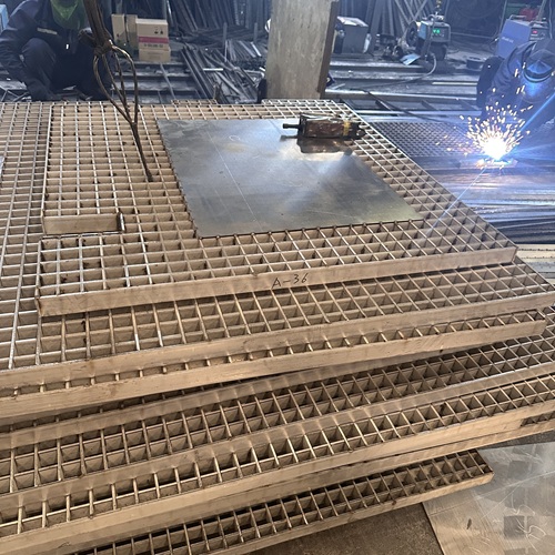 鋼格柵板和傳統(tǒng)鋪地材料誰更勝一籌