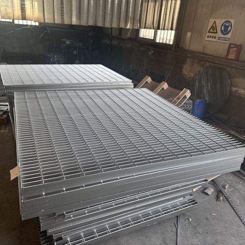 鋼格柵板生銹怎么辦？教你幾招輕松應(yīng)對