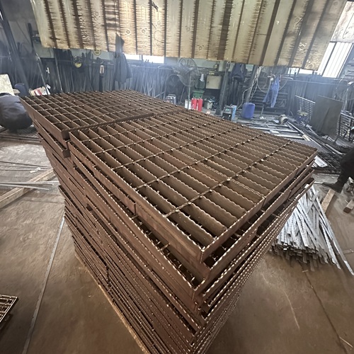 鋼格柵板如何延長使用壽命？維護技巧分享