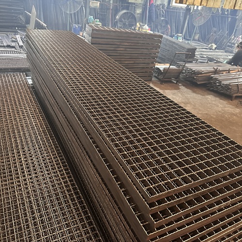 鋼格柵板運(yùn)輸和堆放有哪些禁忌