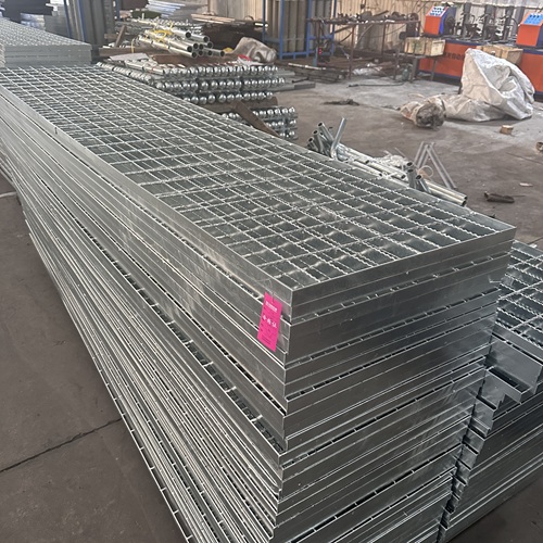 音樂節(jié)舞臺(tái)離不開鋼格板，輕便承重雙達(dá)標(biāo)