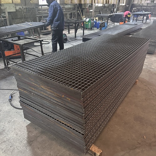 鋼格板踩空風(fēng)險防滑設(shè)計方案來幫忙