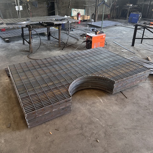 鋼格板的逆襲從工業(yè)工具到場(chǎng)景主角